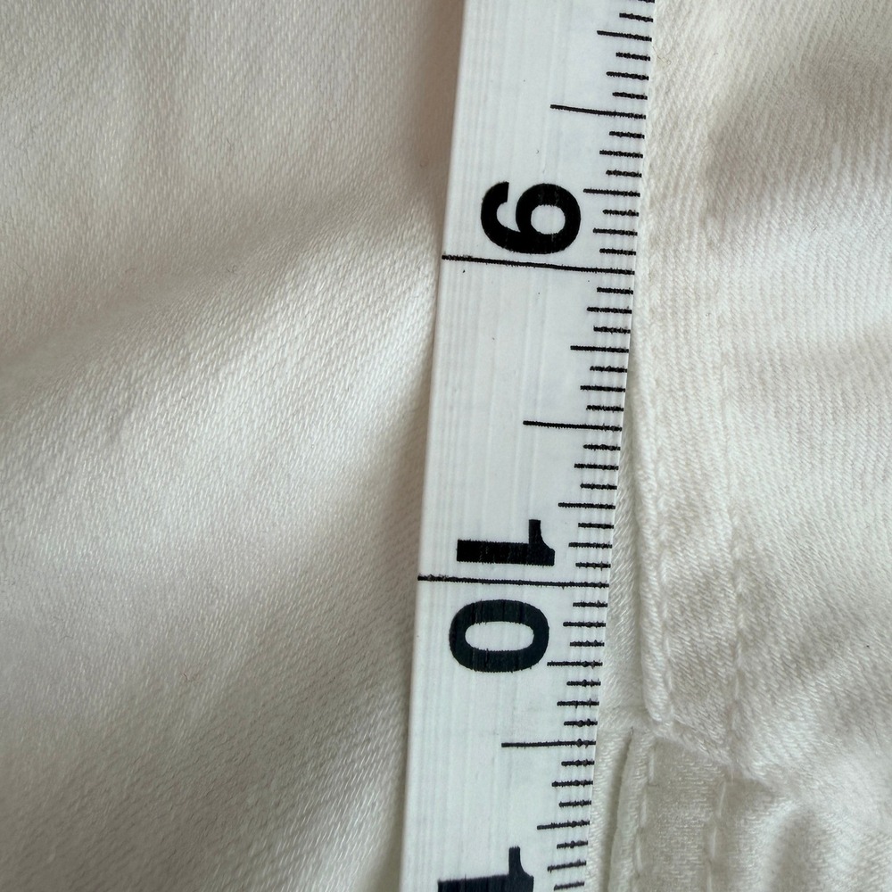 Chico's So Slimming Girlfriend Shorts Size 1 (8-10) White Excellent - Picture 8 of 8